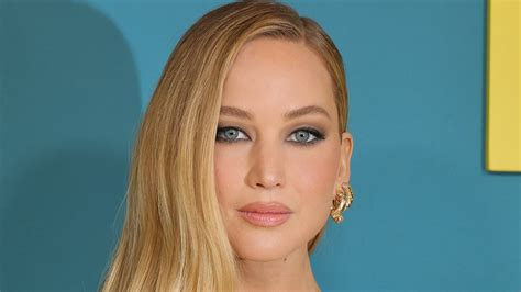 jennifer lawrence nsfw|Jennifer Lawrence stuns fans by getting NAKED in X。